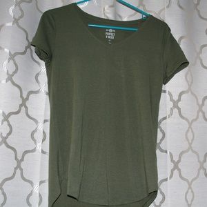 hunter green tee-shirt